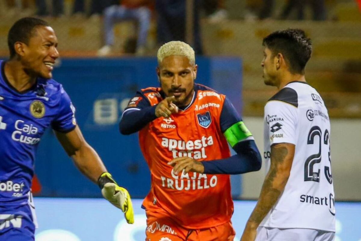 Paolo Guerrero celebra su primer gol con camiseta de César Vallejo. (Foto: Agencias)