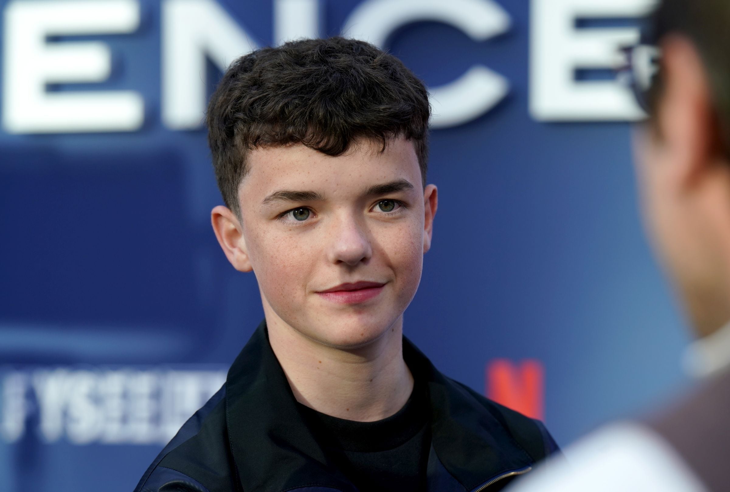 Owen Cooper recibió la inesperada visita de su actor favorito (Foto: Netflix)