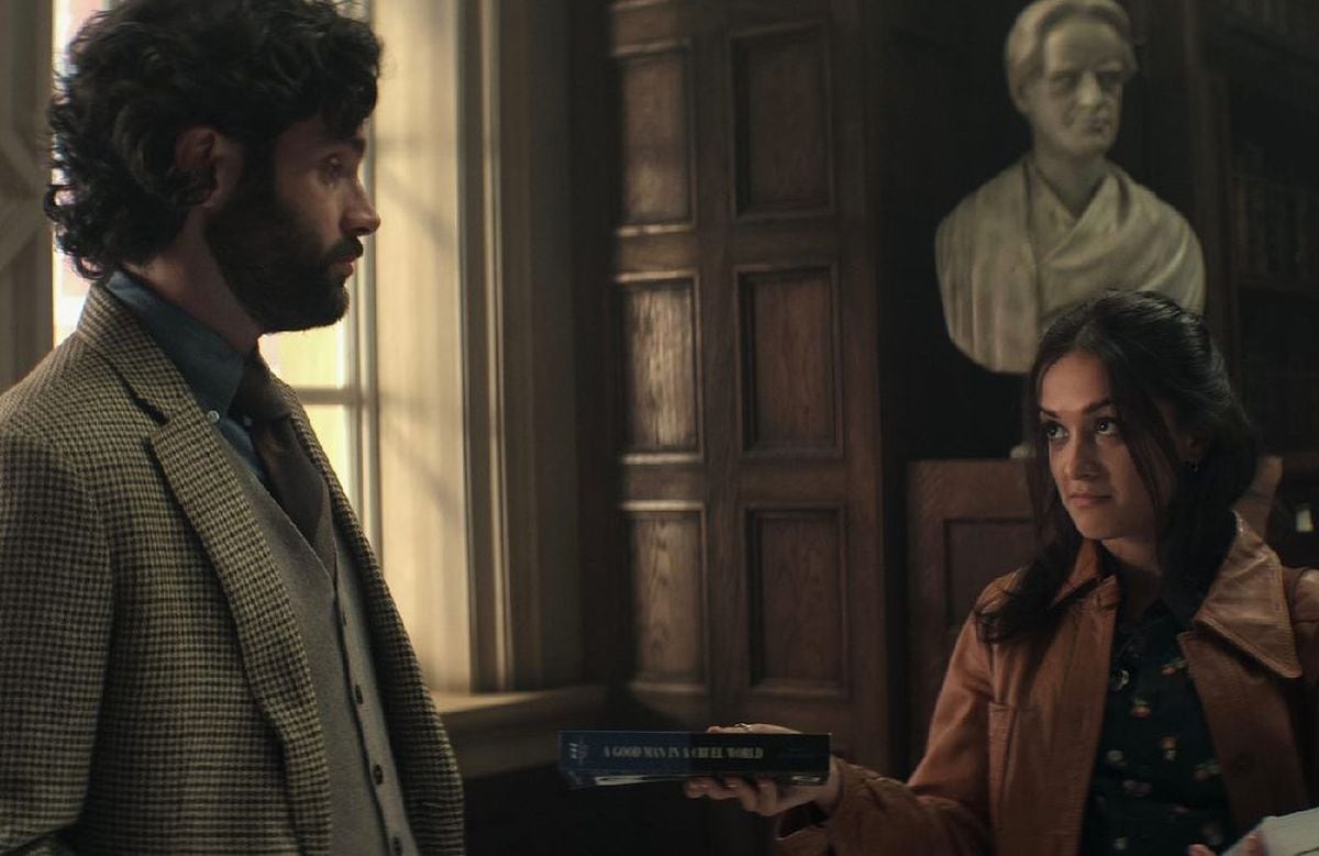 El amor por la Literatura e inteligencia de la joven hará que Joe se acerque a Nadia en "You" (Foto: Netflix)