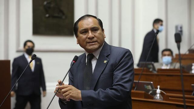 Vocero de Perú Libre insiste en defender ‘ley mordaza’ y atacar a la prensa