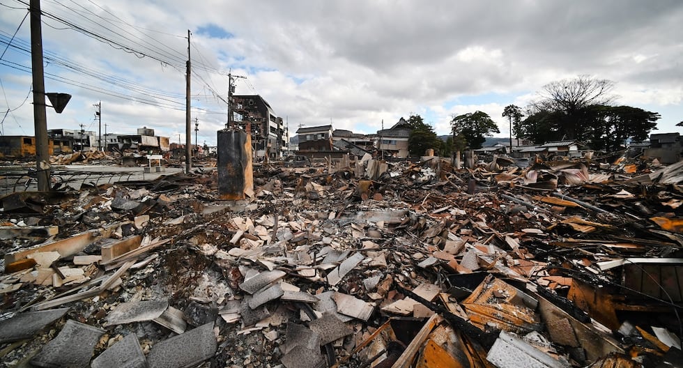 Ruinas de un distrito comercial que se incendió debido al terremoto se ven en la ciudad de Wajima, prefectura de Ishikawa, el 4 de enero de 2024. (Foto de Kazuhiro NOGI / AFP)