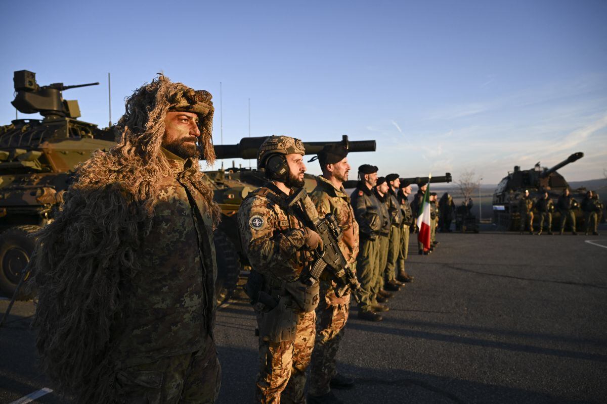 Soldados italianos de la OTAN. Solo 23 de los 32 miembros de la organización gastaron el 2% de su PBI en seguridad este 2024.