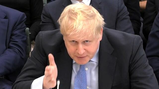 El Gobierno británico pide “dejar hacer su trabajo” al comité que investiga a Johnson