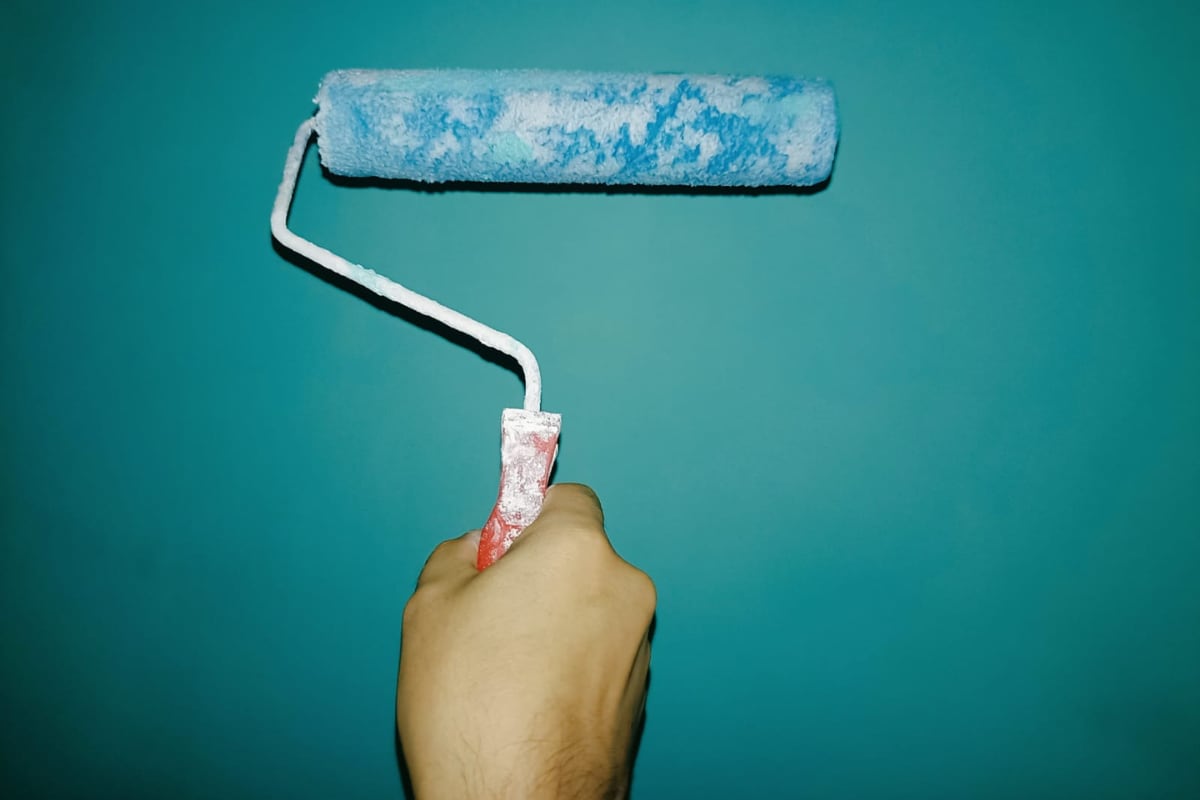 TRUCOS CASEROS | Evita que queden marcas en tus paredes lisas cuando las pintas con rodillo. (Foto: GEC).