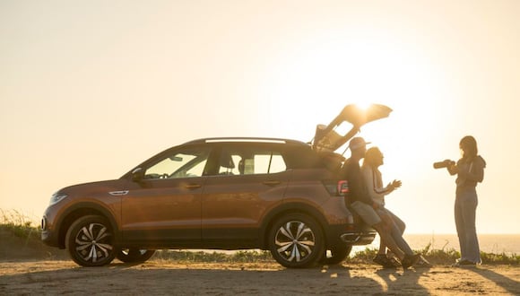 Una de las recomendaciones más importantes antes de viajar a la playa es revisar que los neumáticos tengan la correcta presión. (Foto: Volkswagen)