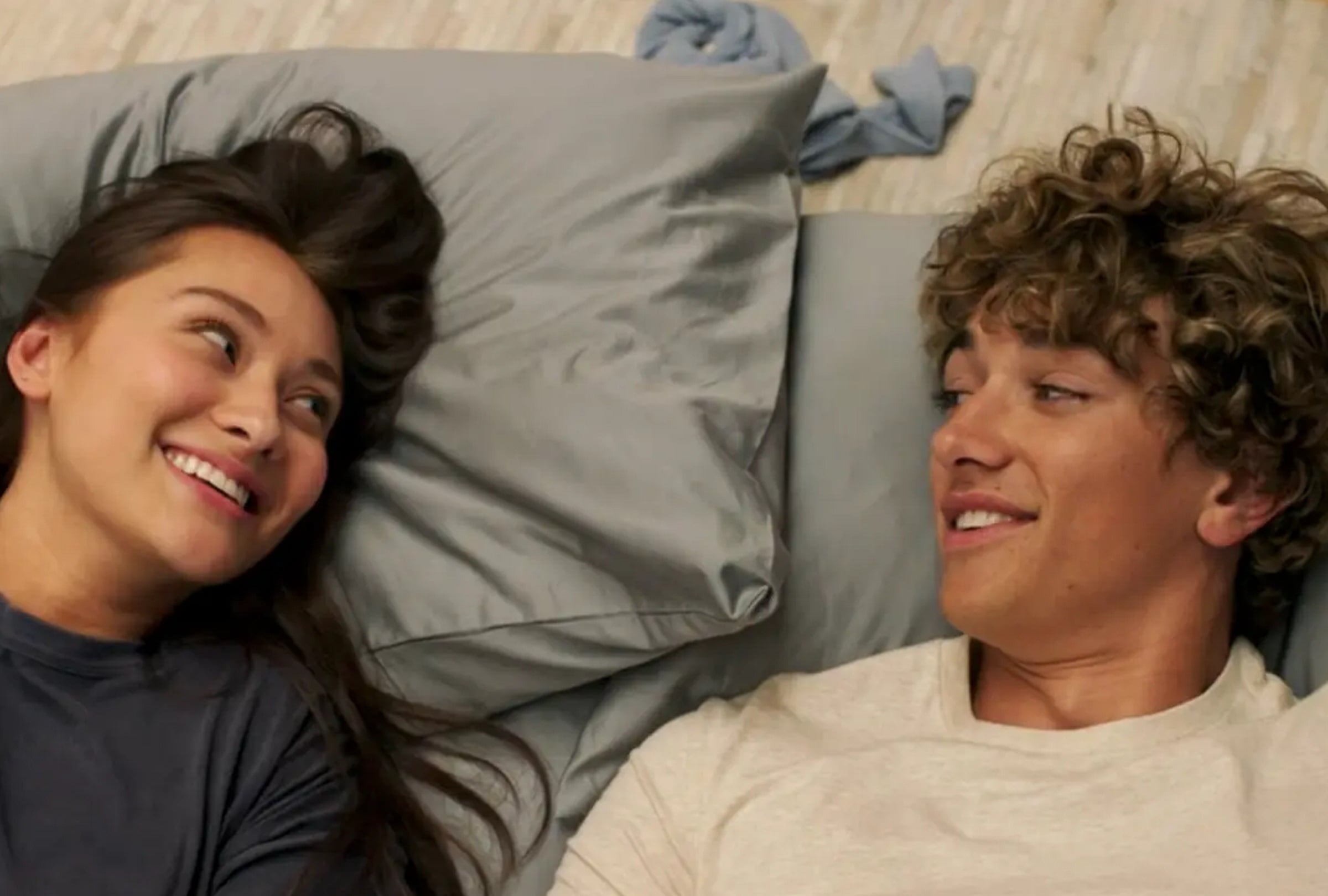 Belly Conklin (Lola Tung) y Jeremiah Fisher (Gavin Casalegno) siguen con los planes de boda en el sexto episodio de la temporada 3 de "El verano en que me enamoré" (Foto: Amazon Prime Video)