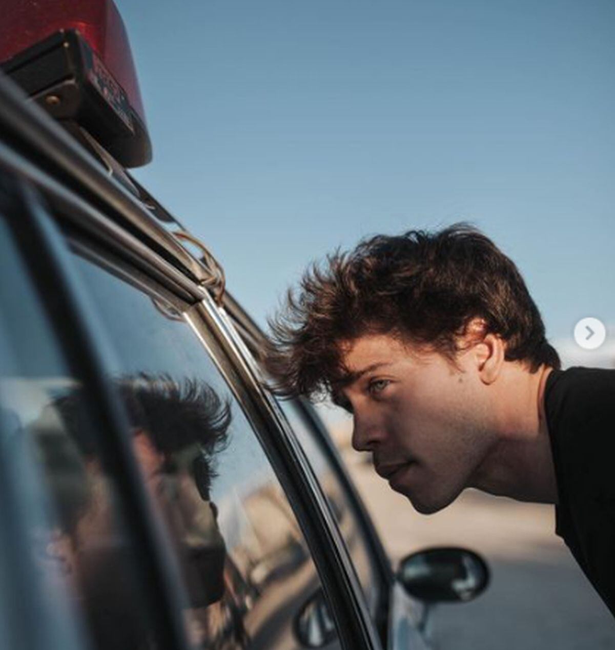 "Caliéntame el alma con agua y mezcal", puso Álex Pastrana como leyenda en esta imagen de julio de 2021 (Foto: @paula.baena / Instagram)