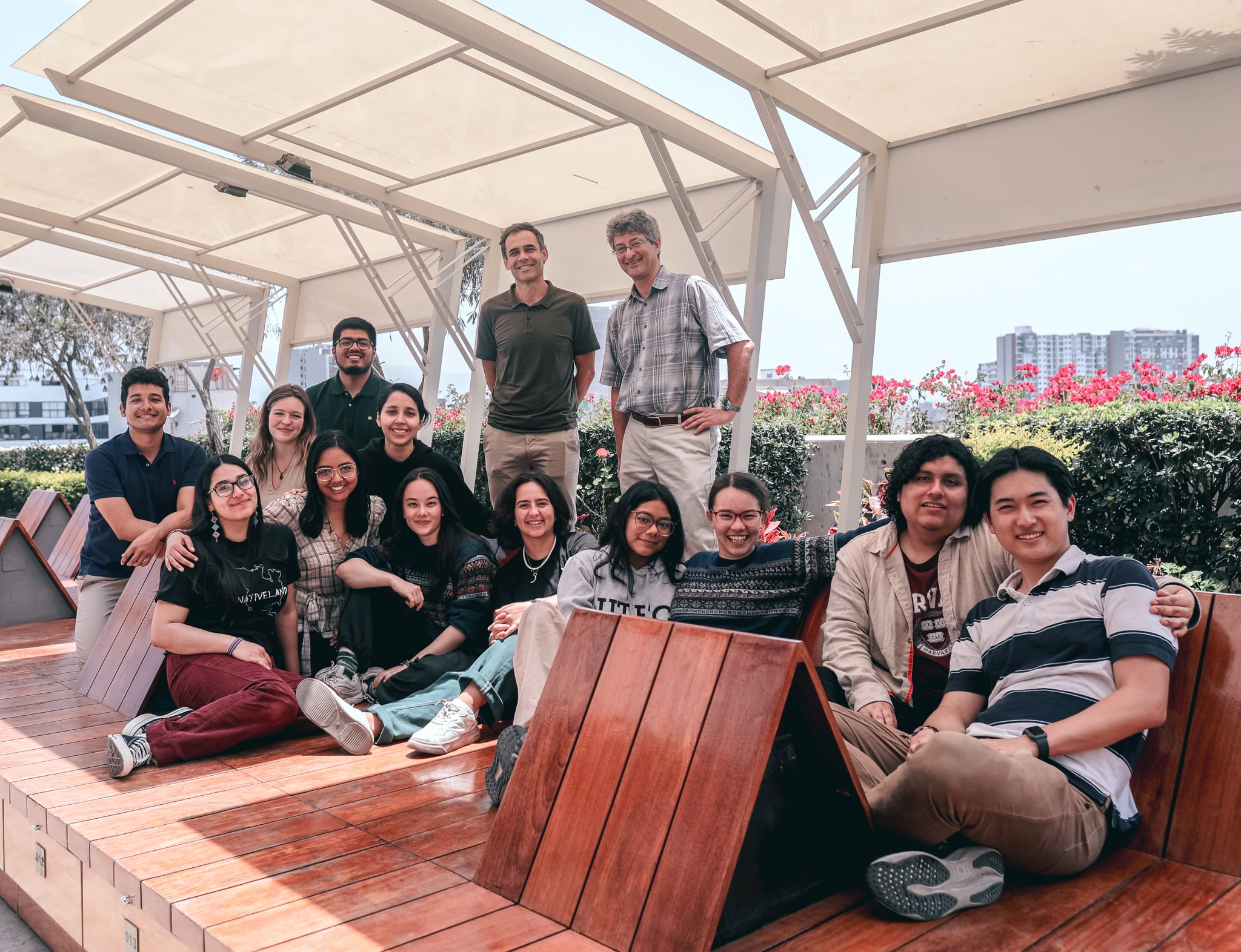 Alumnos de UTEC durante el programa de proyectos de colaboración con la Universidad de Harvard.