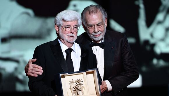 George Lucas recibe la Palma de Oro de Honor de Cannes de manos de Francis Ford Coppola. (Foto: Christophe SIMON / AFP)