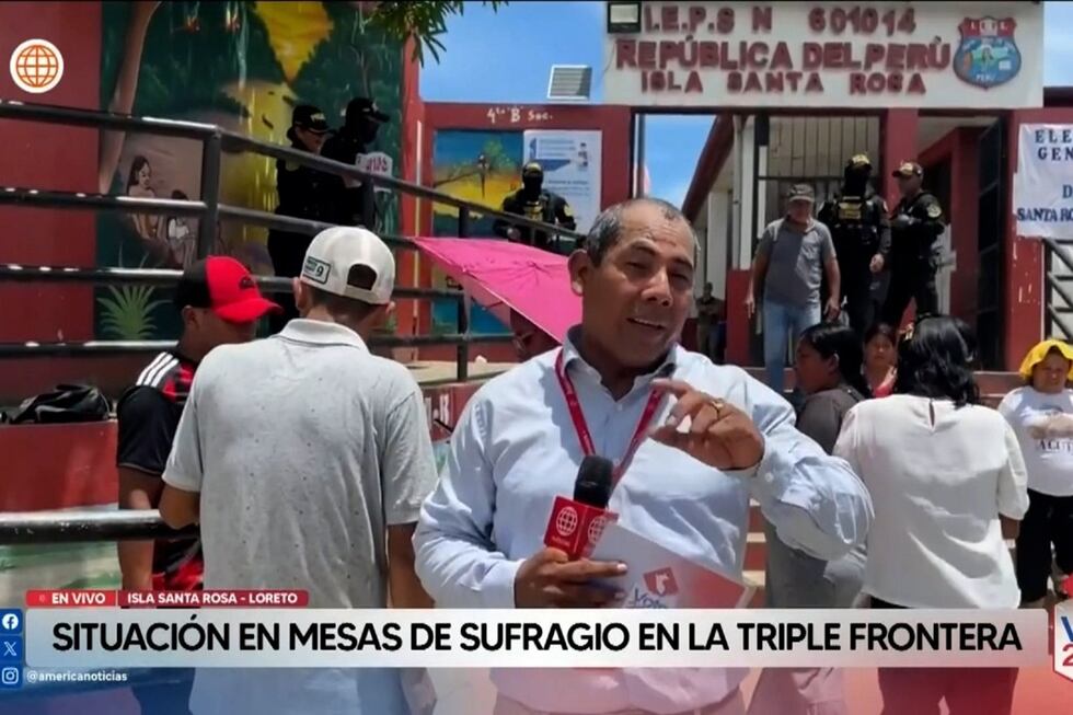Voters go to the República del Perú school, on Santa Rosa Island, Loreto, during the General Elections, on April 12, 2026. (Capture from América TV)
