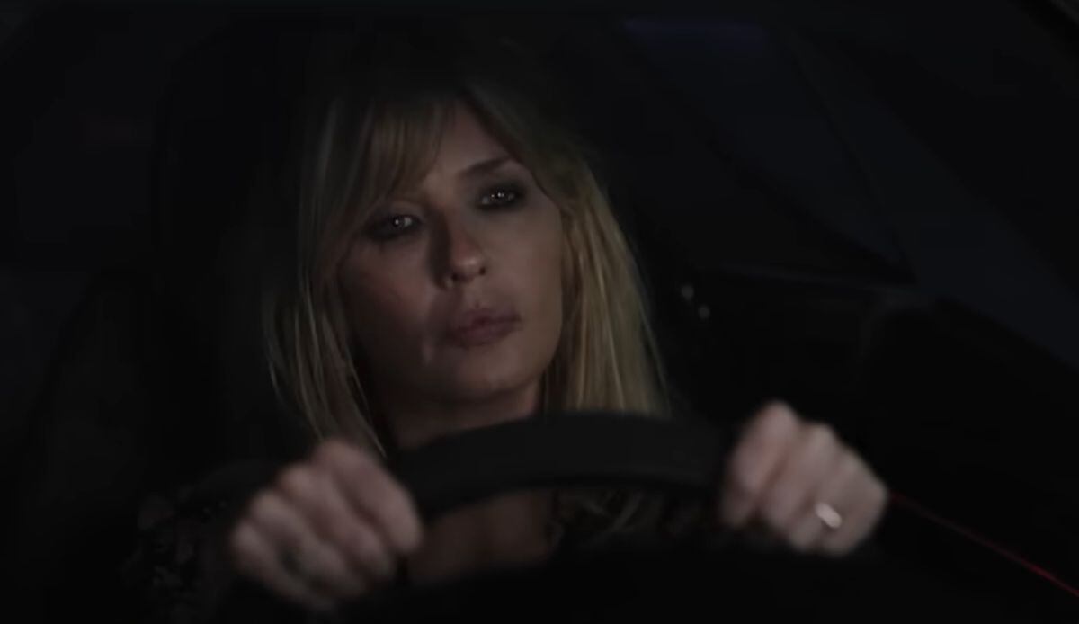En "Yellowstone", cuando Beth está regresando a Montana desde Texas, poco antes de que sienta que algo malo iba a pasar (Foto: Paramount Network)