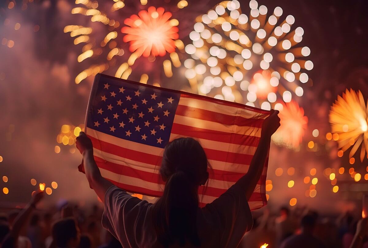 Miles de personas asistirán a eventos públicos este 4 de julio, donde la seguridad depende en gran parte de elegir bien el lugar. | Crédito: Freepik