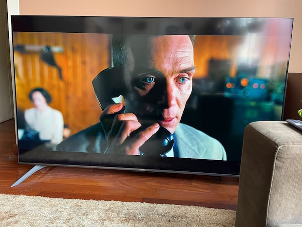 La televisión sufre de problemas de reflejos al ser expuesta al sol.