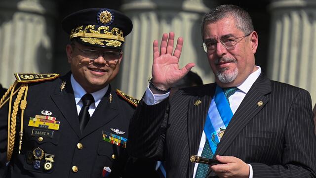 Bernardo Arévalo agradece a militares imparcialidad en crisis política en Guatemala