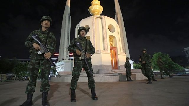 Tailandia: empieza el toque de queda impuesto por golpistas