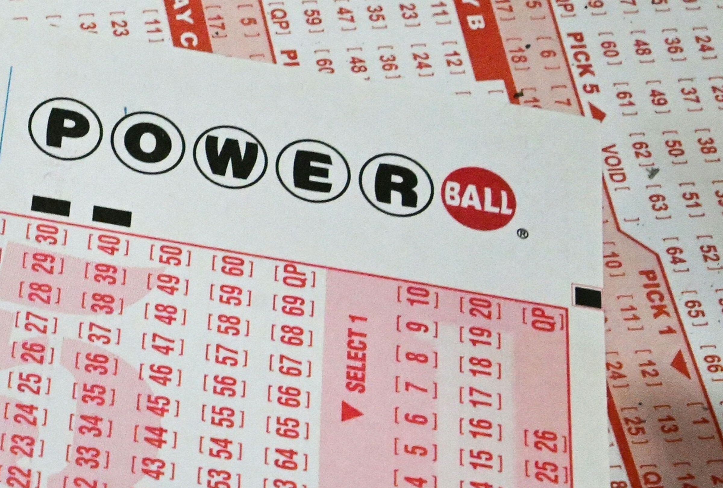 Conoce aquí en qué local en Indiana se compró el boleto de Powerball ganador de $50 mil. (Foto: Frederic J. Brown / AFP)