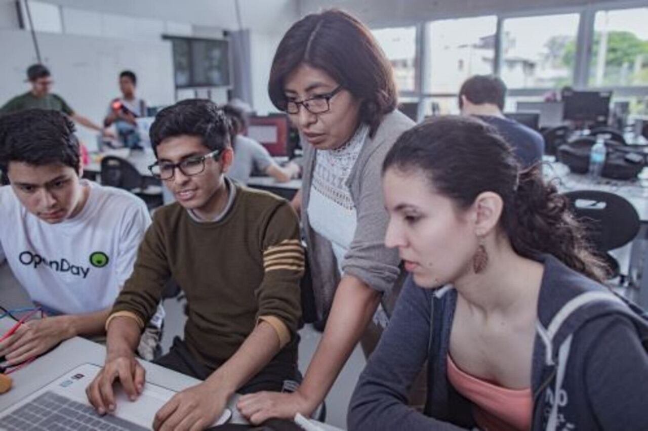 Ruth Canahuire, directora del Departamento de Ingeniería Electrónica e Ingeniería Mecatrónica en la UTEC. (Foto: Difusión)