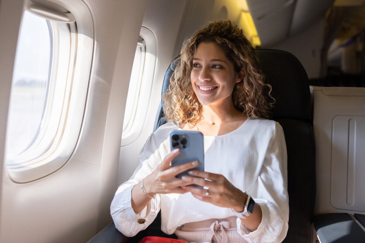 La ropa puede ser un factor importante al viajar en avión. (Foto referencial: andresr / iStock)