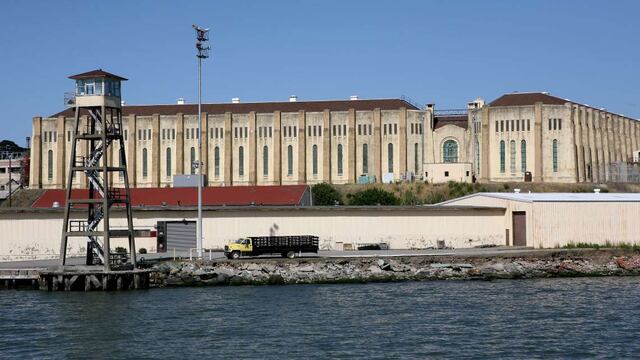 Noticias de California: contagios de coronavirus se disparan en prisión de San Quentin