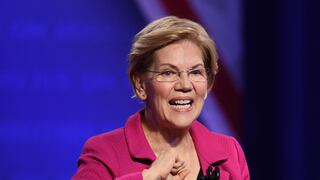 ¿Quién es Elizabeth Warren, la demócrata a la que todos atacan? 