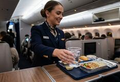 Delta eliminará comida y bebidas gratis en 450 vuelos diarios desde mayo: rutas y pasajeros afectados