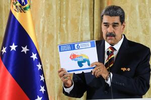 Maduro asegura que EE.UU. mantiene bases militares secretas en área disputada con Guyana