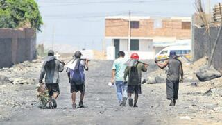 Hallan a más de 100 niños explotados en carboneras de Trujillo