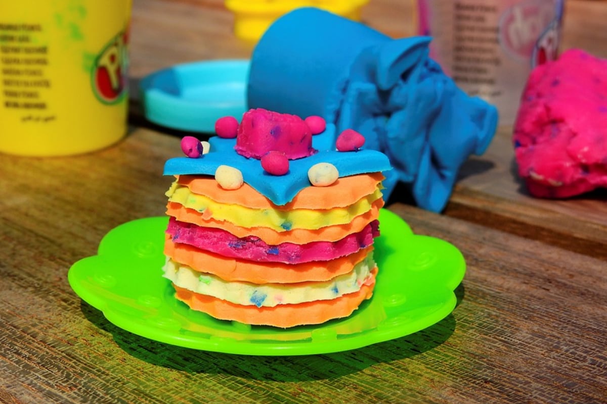 En la foto se aprecia un pastel a base de plastilina. | Imagen referencial: Unsplash