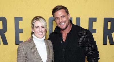 Alan Ritchson, estrella de “Reacher”, se separa de su esposa tras 20 años de matrimonio