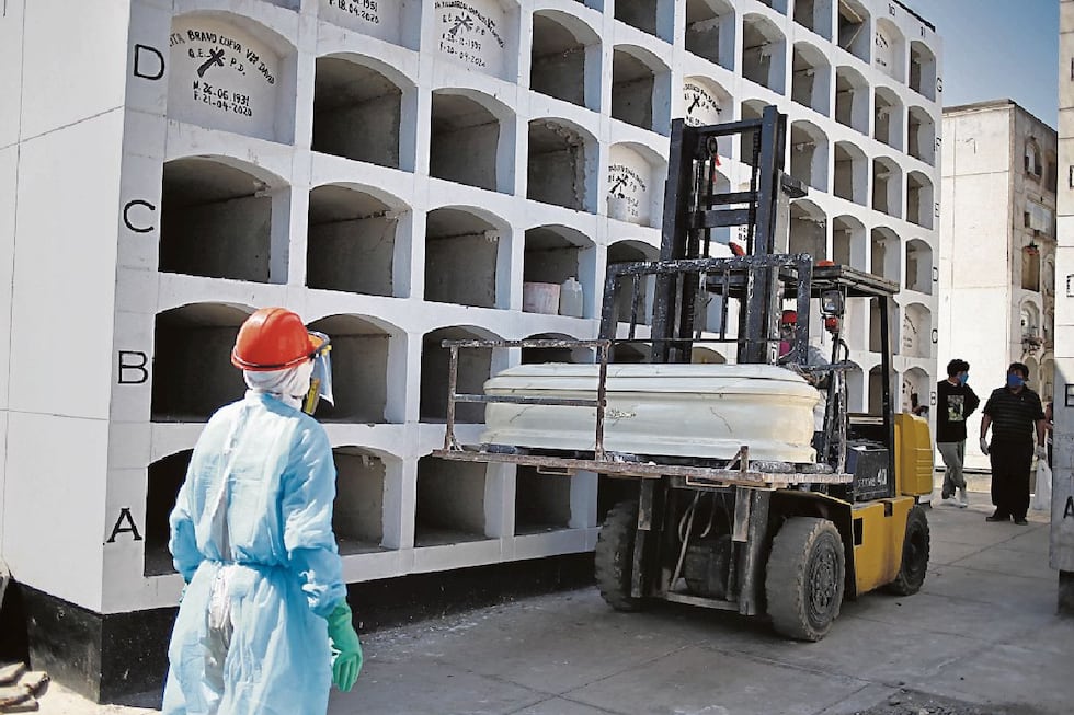 La agresividad de la enfermedad y la falta de infraestructura o servicios sanitarios convirtieron al Perú en una de las naciones más golpeadas por la pandemia. A la fecha, ocupa el sexto puesto en el ránking global de víctimas, solo superado por países de gran población como Estados Unidos, Brasil o India (Foto: Hugo Curotto)