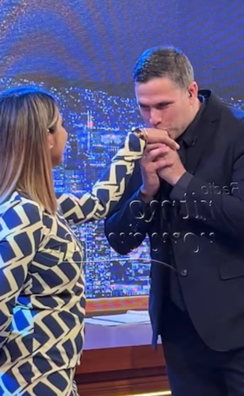 Paco Bazán ha sorprendido, en televisión nacional, con un mensaje dedicado a Susana Alvarado, vocalista de Corazón Serrano.