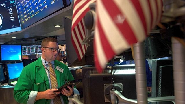 Wall Street abre a la baja en medio de incertidumbre política en EE.UU.