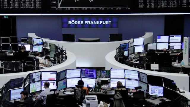 Las bolsas europeas registran pequeñas caídas mientras sube Wall Street