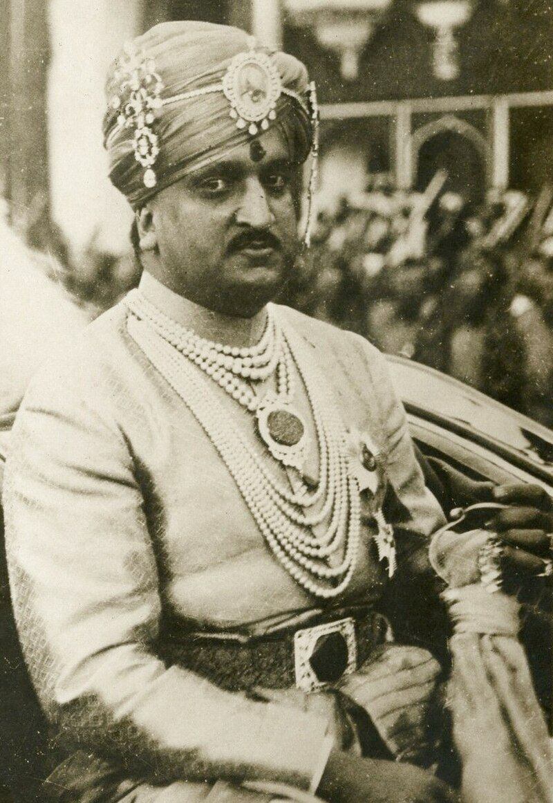 Hari Singh, el maharajá de la región de Jammu y Cachemira en el momento en que el Raj Británico se dividió en la India y Pakistán.