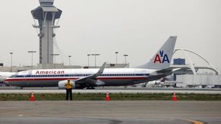 EE.UU. retrasa decisión sobre prohibición de dispositivos electrónicos en aviones
