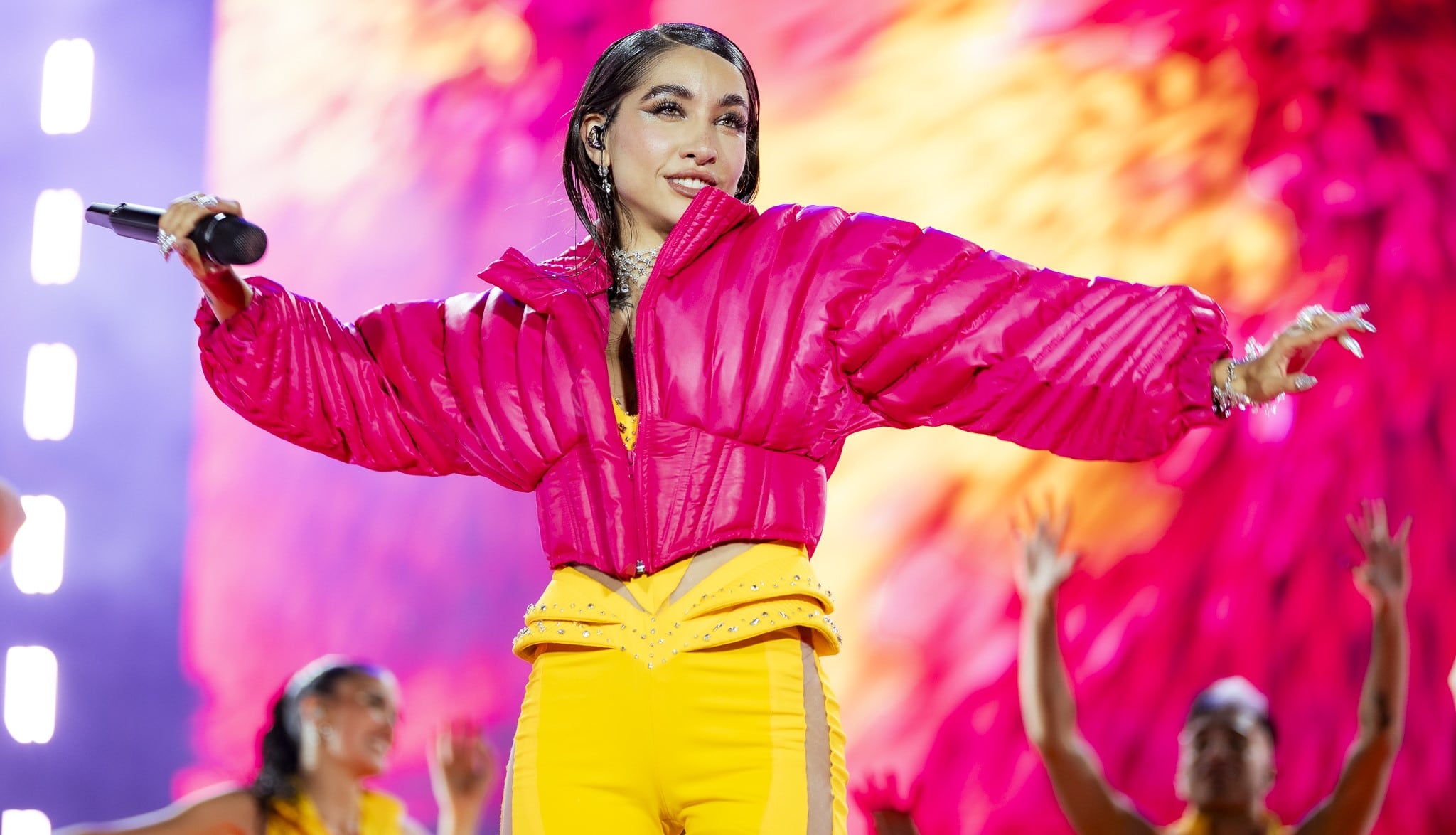 María Becerra canceló todos sus conciertos por indicaciones médicas tras enfrentar un embarazo ectópico. La cantante se encuentra en proceso de recuperación.