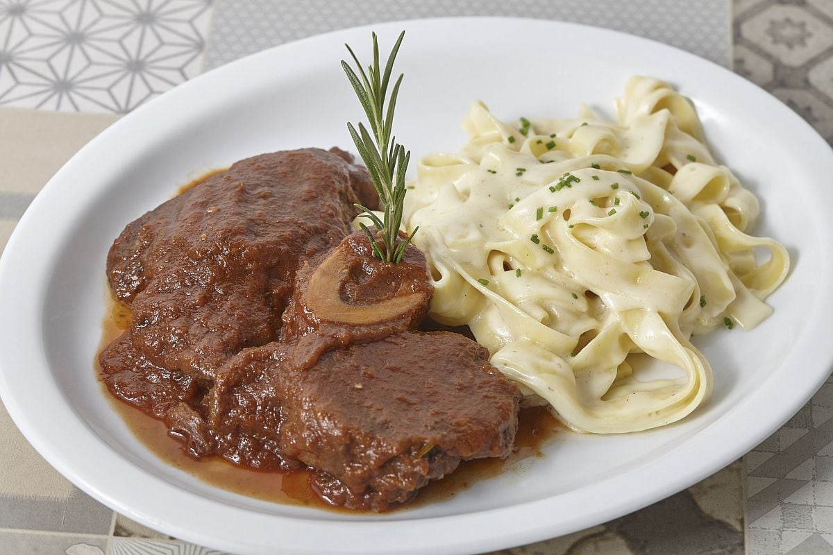 El osobuco de res con fetuccini a la crema y el lomo saltado son los más pedidos en Mezzanine. Este local tiene 6 años en Magdalena del Mar. (Foto: Mezzanine)