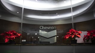 Venezuela y Chevron firmaron contratos para continuar la producción petrolera