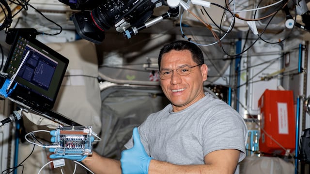 El astronauta Frank Rubio  marca récord de la NASA: 355 días consecutivos en el espacio
