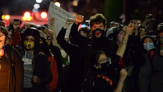 Elecciones en EE.UU.: manifestantes quemaron banderas estadounidenses y marcharon en Portland [FOTOS]