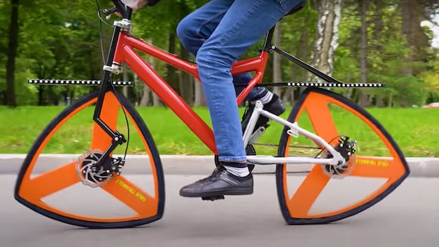 No tiene límites: ingeniero ucraniano fabrica bicicleta con ruedas triangulares [Video]