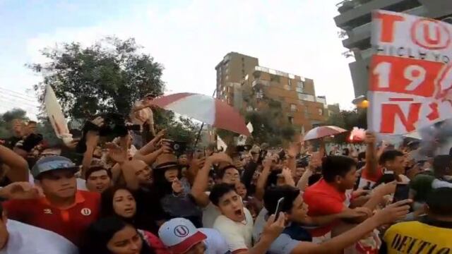 Alianza Lima vs. Universitario: banderazo crema en la salida del plantel rumbo a Matute | VIDEO