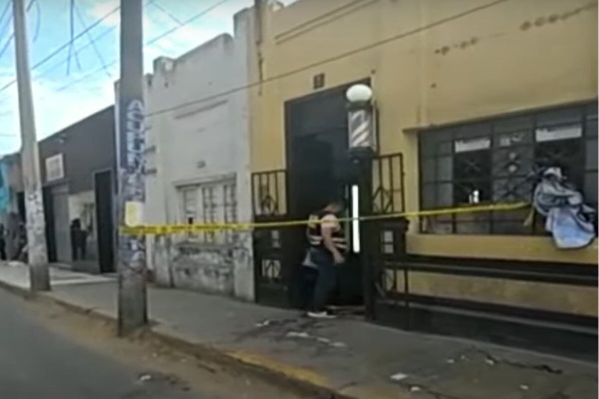 Un barbero extranjero fue atacado a balazos por dos sujetos en motocicleta en Huacho. (Foto: Captura / Latina)