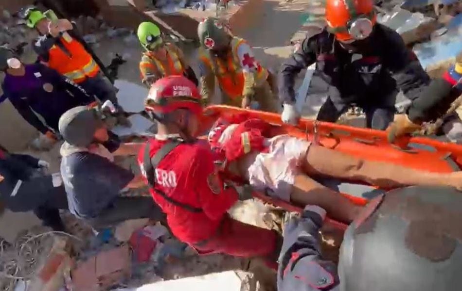 El equipo peruano llegó como parte de la ayuda internacional tras los terremotos que sacudieron Venezuela el pasado 24 de junio. (Foto: Facebook / Bomberos Voluntarios del Perú)
