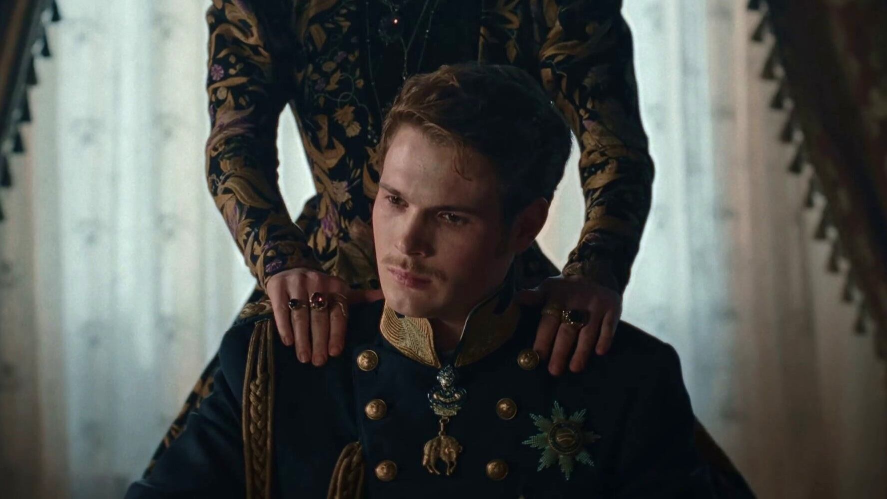 Philip Froissant como Francisco José I de Austria en una escena de la serie "La emperatriz" (Foto: Netflix)