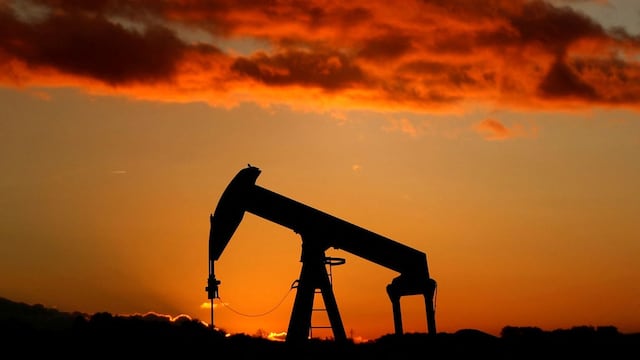 Petróleo cae en reacción a la incertidumbre por el conflicto entre Ucrania y Rusia