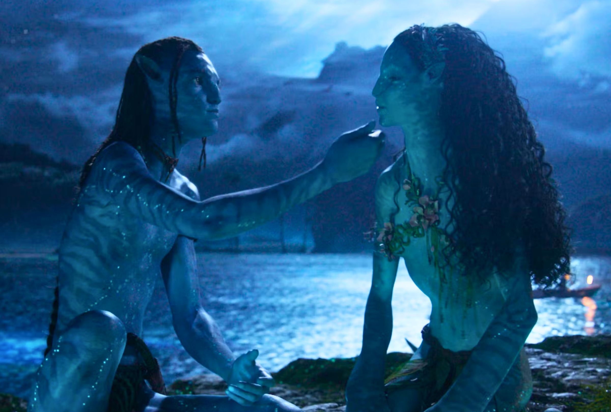 Britain Dalton como Lo'ak y Bailey Bass como Tsireya en una escena de la película "Avatar: Fire and Ash" (Foto: 20th Century Studios / Walt Disney Pictures)