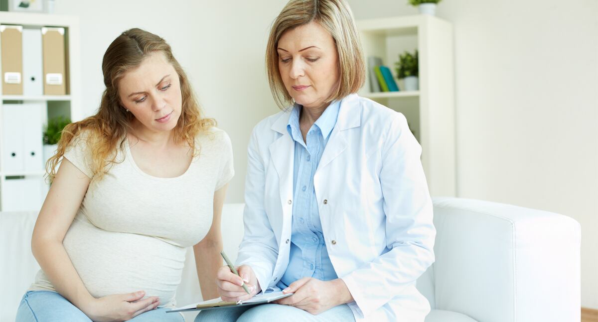 El embarazo es un período de cambios significativos en el cuerpo de una mujer, y la diabetes puede añadir complicaciones que requieren una atención médica especializada.