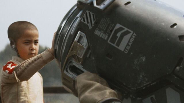 Madeline Voyles como Alphie en una escena de "Resistencia".