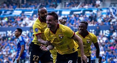 Con Cueva y Barco de titulares, Emelec fue goleado 4-0 por Barcelona S.C. en clásico ecuatoriano